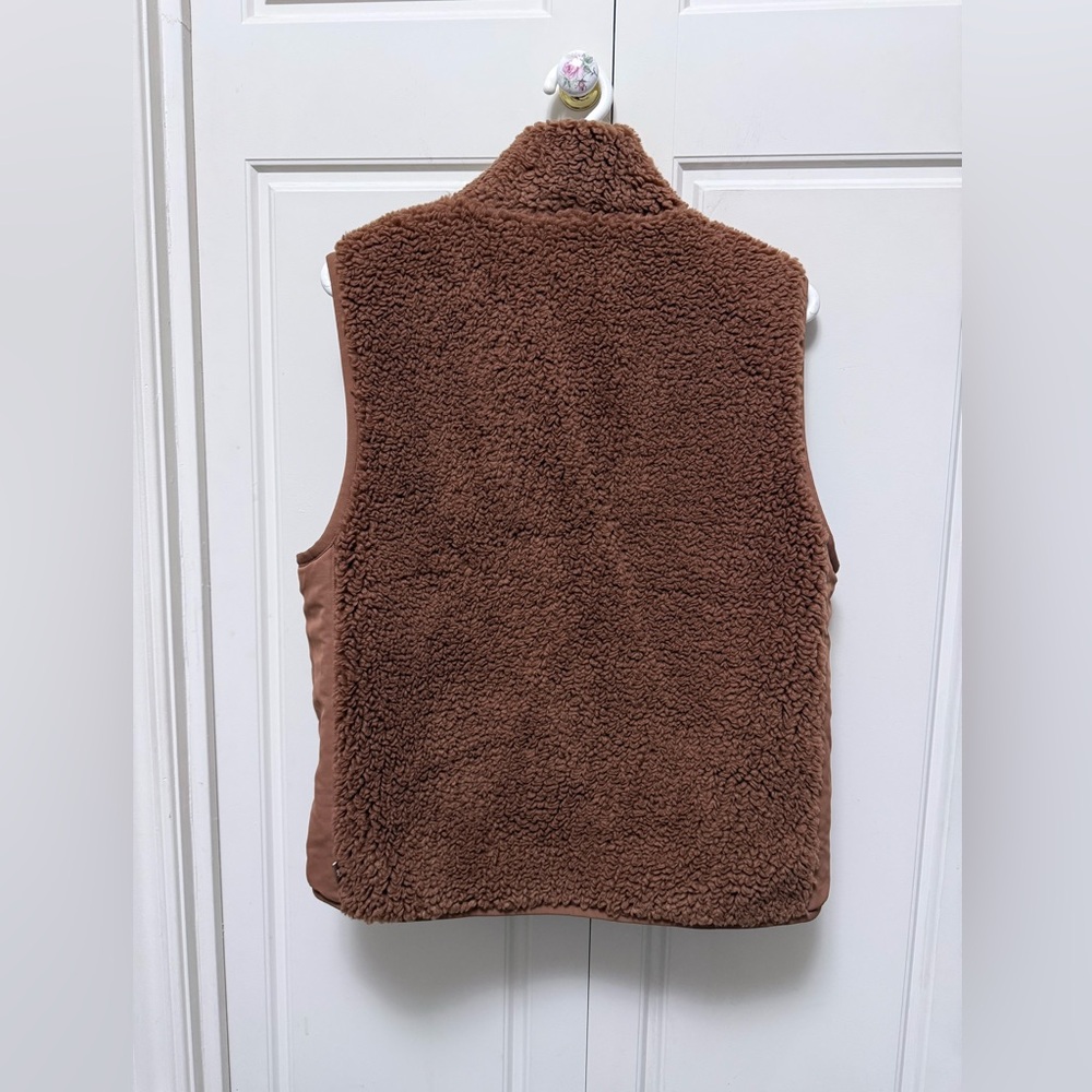 Aritzia TNA Cody Massive Polar Vest - Picture 5 of 7